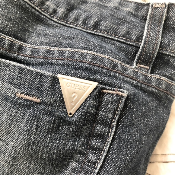 Guess Low Rise Jean Shorts - Size 24 - Picture 4 of 5